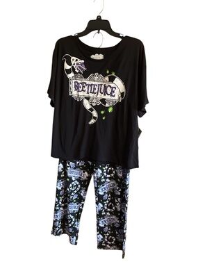 Beetlejuice Graphic Black Lounge Pajama Set
